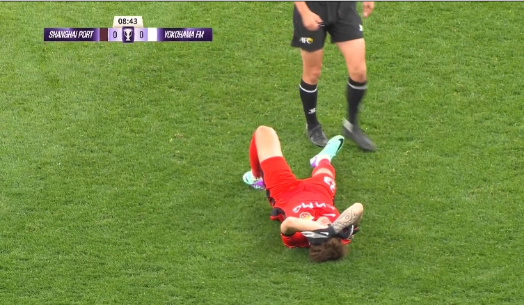 開(kāi)場(chǎng)9分鐘傷退！傅歡回傳后倒地，無(wú)法堅(jiān)持被換下場(chǎng)
