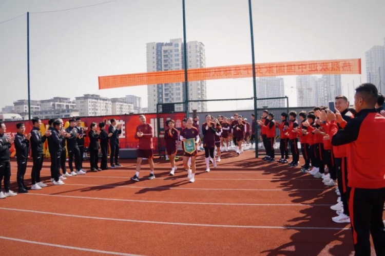 中國(guó)女足借用重慶銅梁龍足球訓(xùn)練基地，開展為期一周的封閉集訓(xùn)