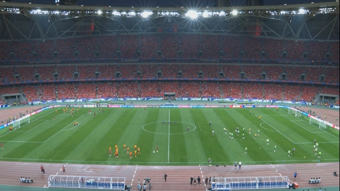 記者：澳大利亞比國足晚25分鐘出來熱身，到18:17分才開始