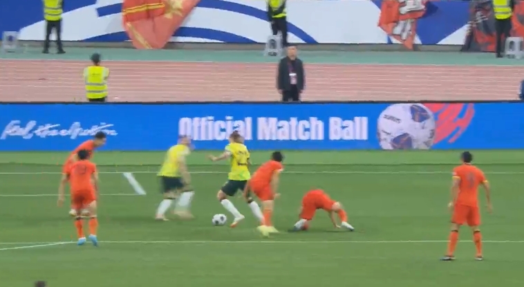 媒體人斥伊萬：踢到一半把黃政宇叫回來，啥好人也禁不住這么折騰