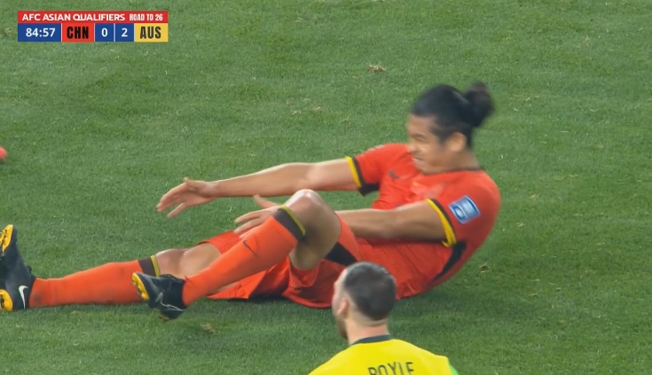 張玉寧強行射門后抽筋被換下！王子銘替補登場