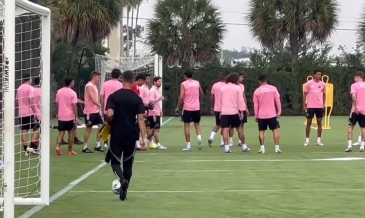 能否趕上周末比賽？記者：梅西今天回訓練場進行康復工作