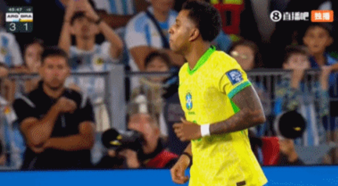 半場被換下！羅德里戈比賽中與帕雷德斯互懟，當前進球荒超半年