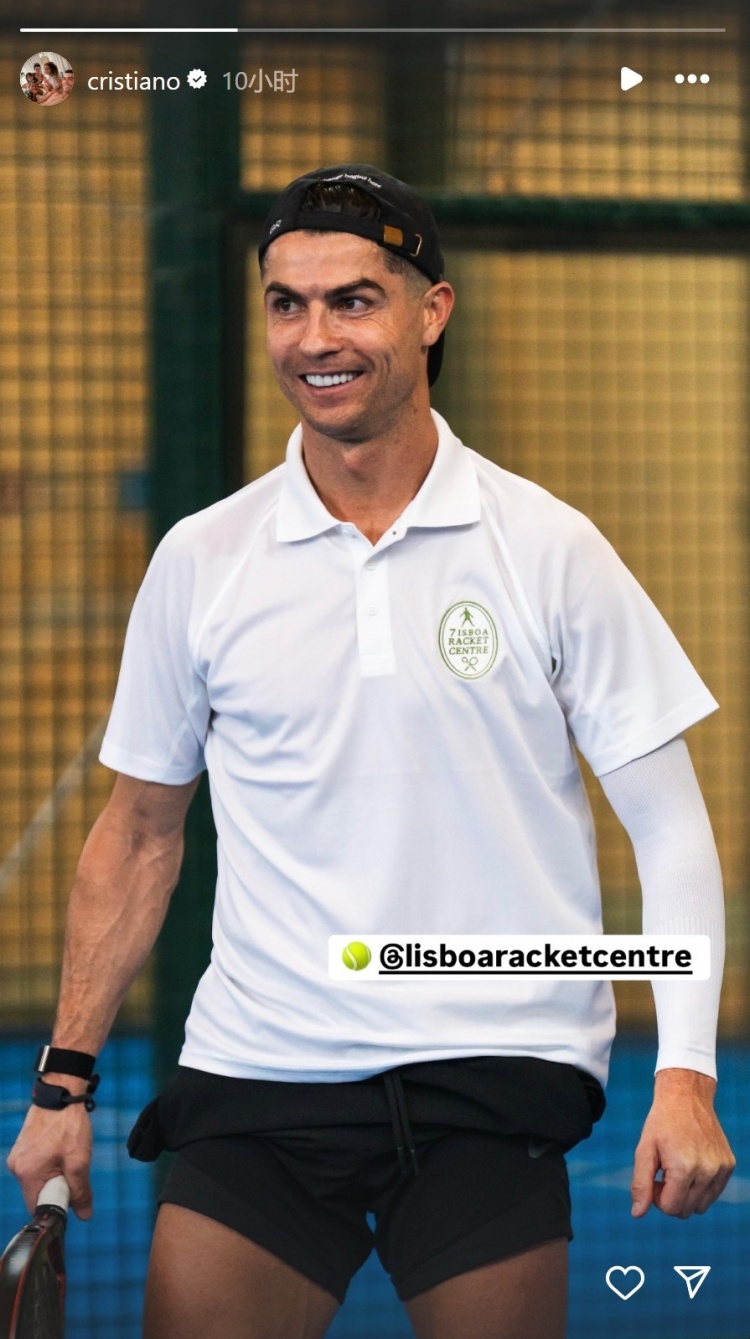 休閑時(shí)光！C羅社媒曬打板式網(wǎng)球照片