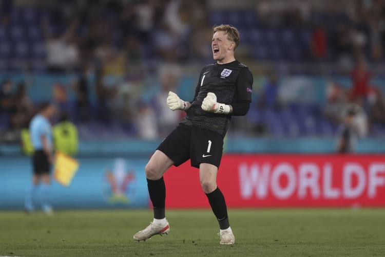 皮克福德為英格蘭出戰(zhàn)75場追平喬-哈特及希曼，僅次于彼得-希爾頓