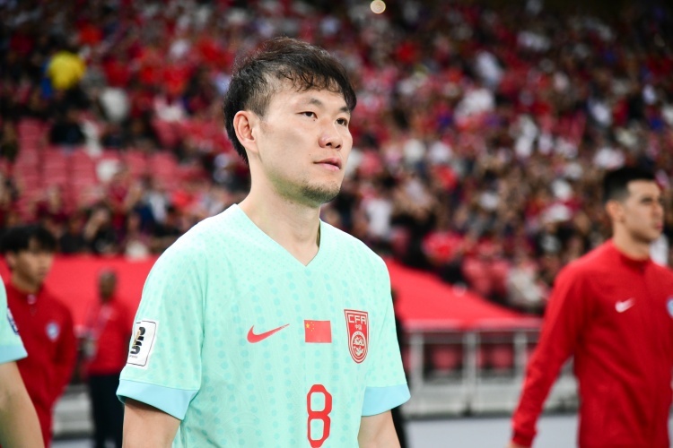 突遭棄用?李源一18強(qiáng)賽前6場(chǎng)鐵主力 近2場(chǎng)只踢27分鐘&未進(jìn)名單?