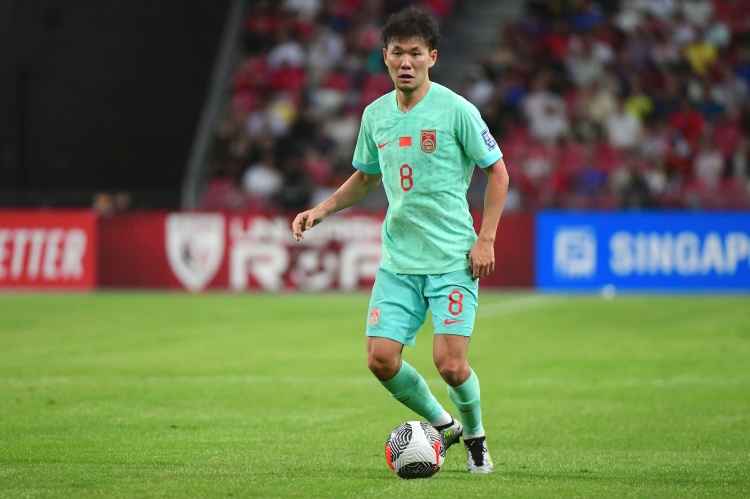 李源一落選因需要進(jìn)攻？魯媒：客觀說(shuō)李源一進(jìn)攻能力要強(qiáng)于黃政宇