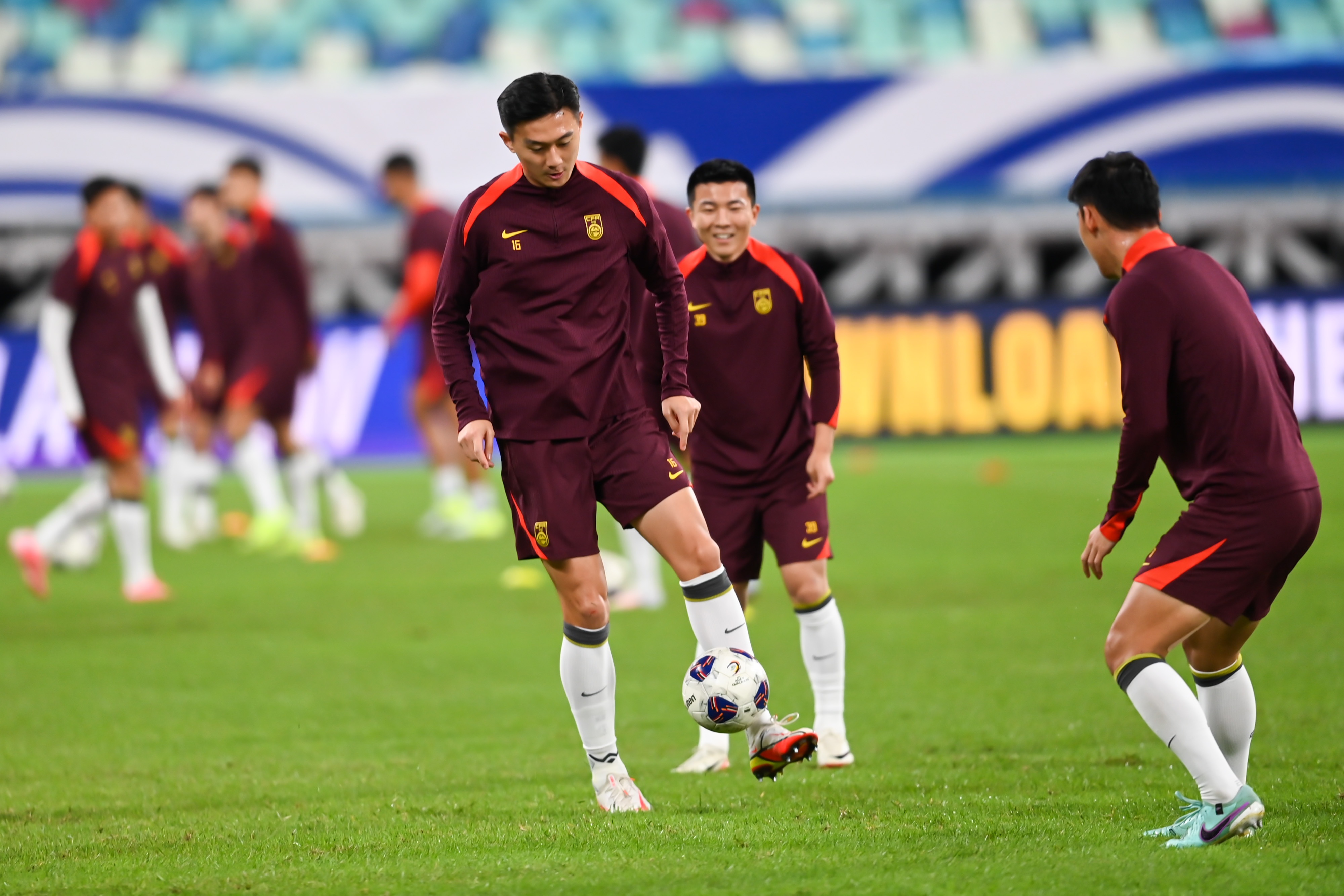 蘇東：韓鵬飛、蔣圣龍要多補(bǔ)位&不要怕難看 國足要充分利用定位球