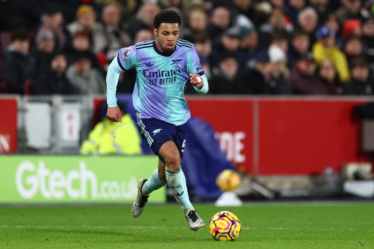 恩瓦內(nèi)里作為英格蘭U18球員在歐冠淘汰賽首發(fā)，此前僅貝林&福登