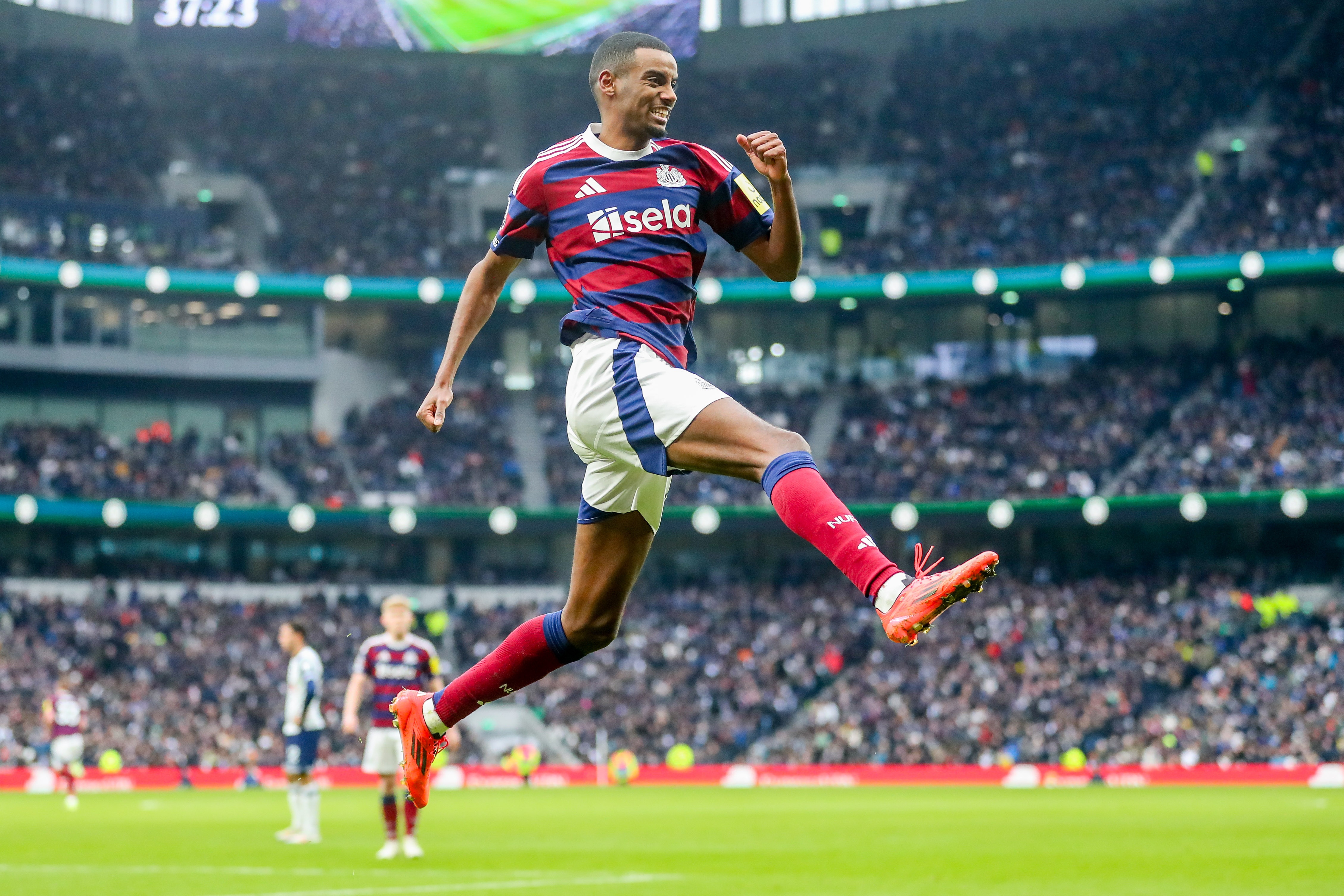 記者：利物浦今夏有意伊薩克或若昂-佩德羅，努涅斯可能會(huì)離隊(duì)