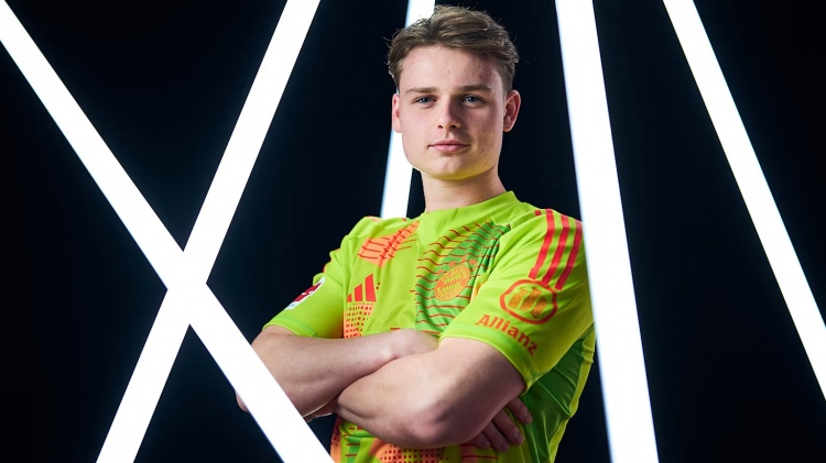 烏爾比希：祝諾伊爾早日康復(fù)，很高興能迎來(lái)歐冠個(gè)人首秀