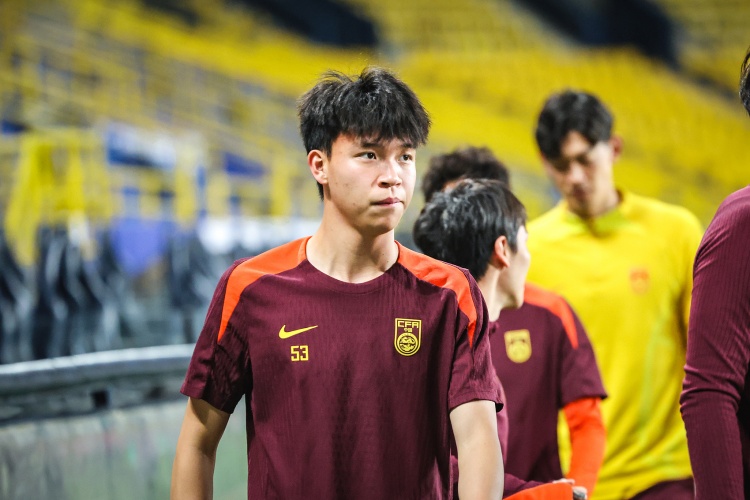 韓喬生：黃政宇出任單后腰沒(méi)收到太好效果，王鈺棟表現(xiàn)可圈可點(diǎn)