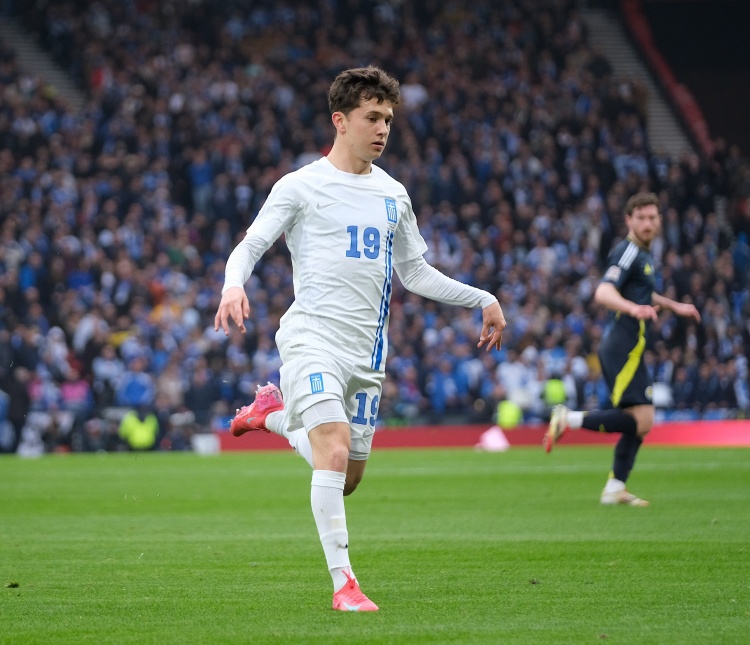 希臘神童！英媒：曼聯(lián)利物浦有意17歲卡雷查斯，球員身價700萬歐