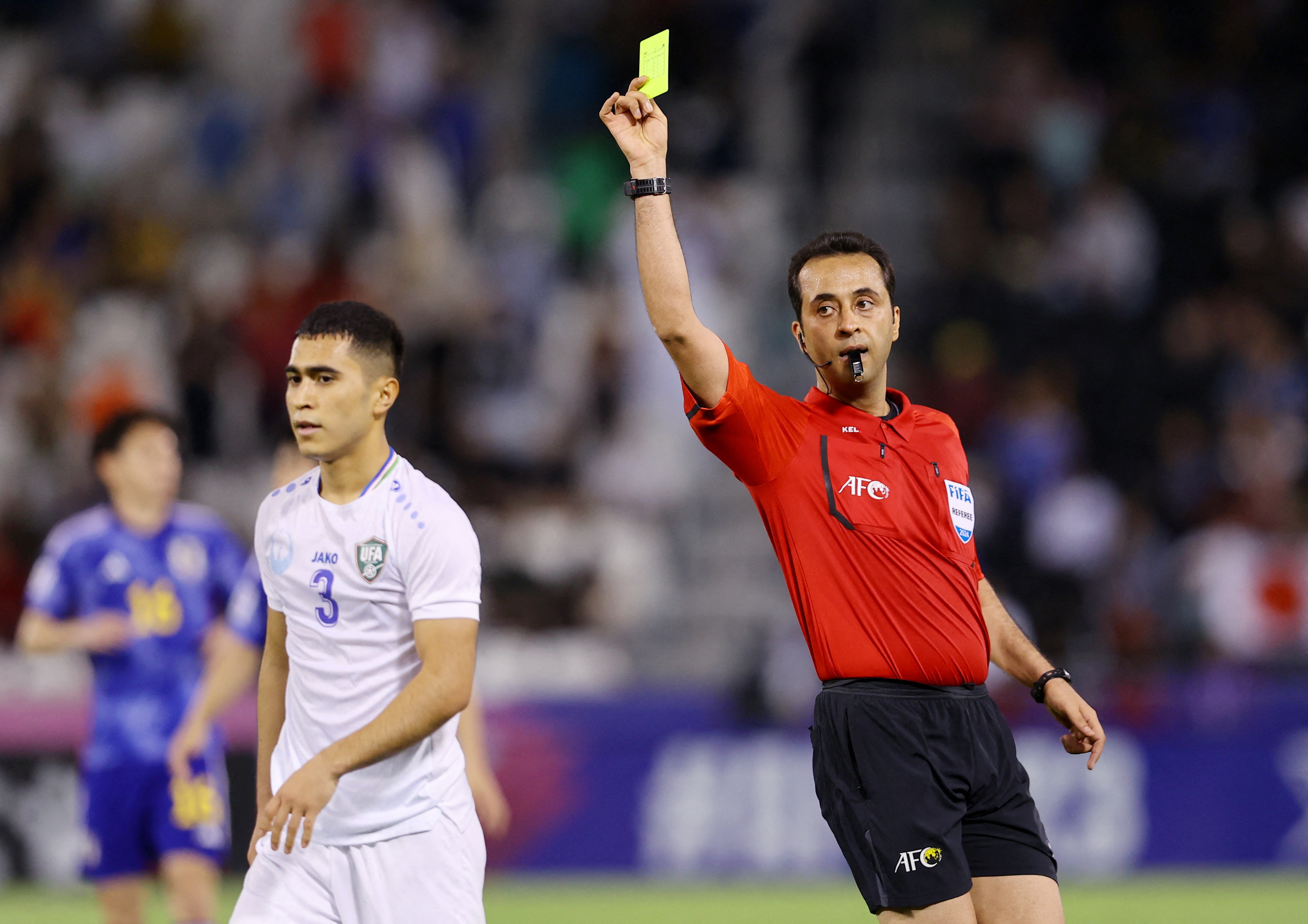 國足本場(chǎng)主裁就是泰山退賽那場(chǎng)的裁判！執(zhí)法中超隊(duì)2平4負(fù)進(jìn)4丟12